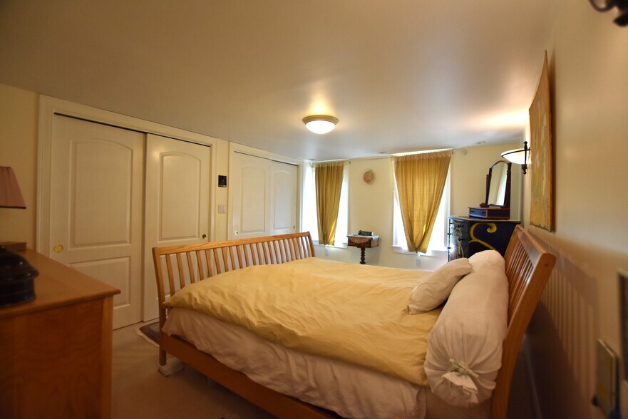 More Photos Of 146 Calef Hwy, Barrington Flex For Sale