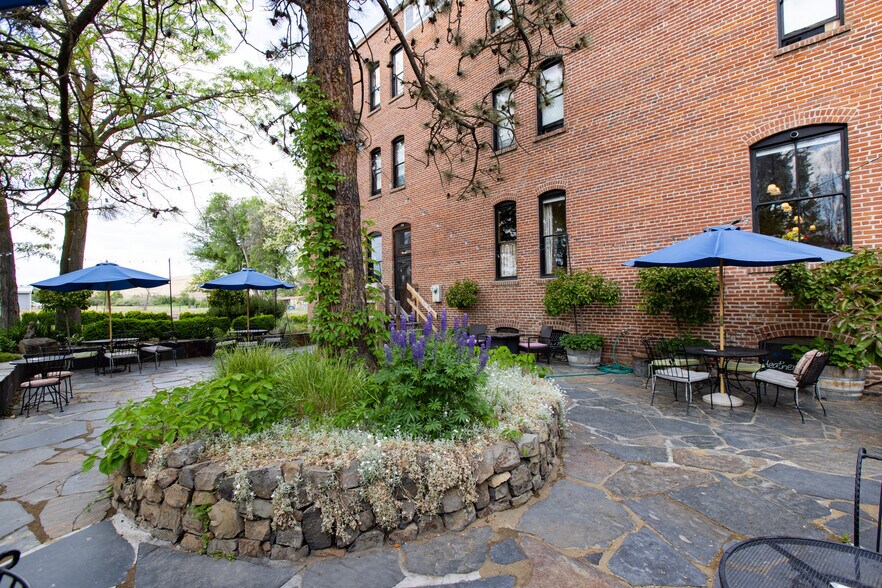 More Photos Of 40 SE Heimrich St, Dufur Hotel For Sale