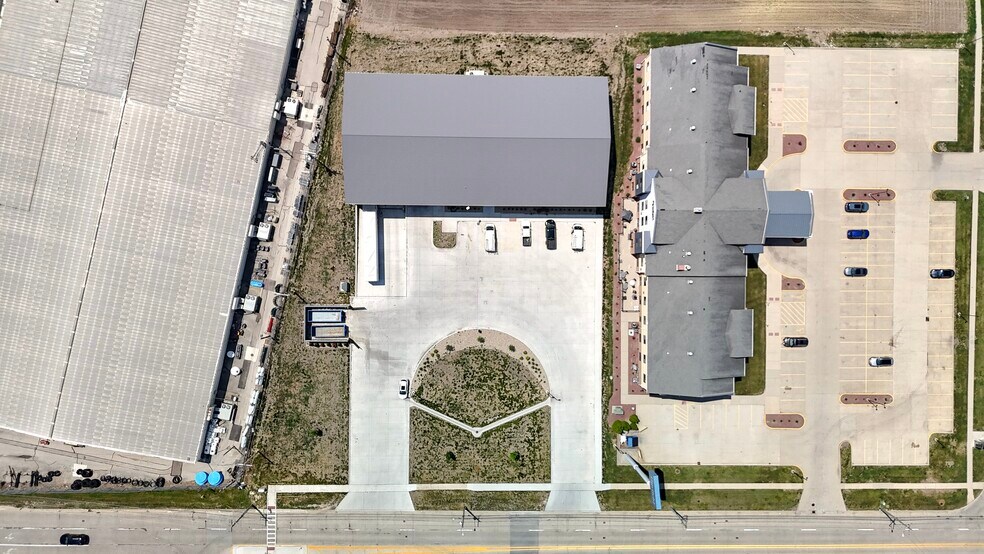 More Photos Of 1008 Wylie Dr, Bloomington Industrial For Sale