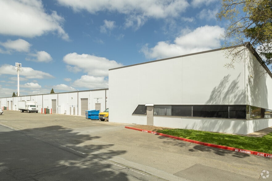 More Photos Of 11167 Trade Center Dr, Rancho Cordova Warehouse For Lease