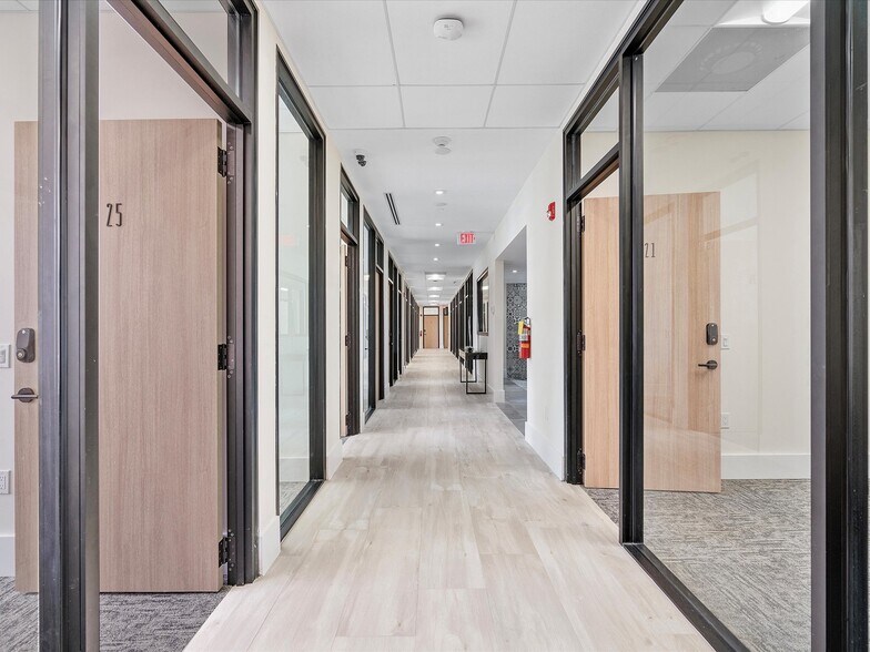 More Photos Of 600 NE 36th St, Miami Apartments For Lease