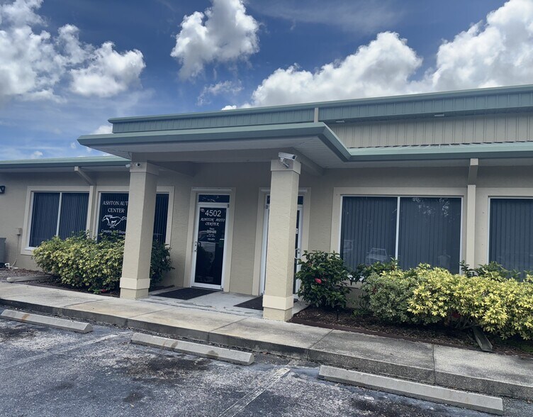 More Photos Of 4460-4514 McAshton St, Sarasota Warehouse For Sale
