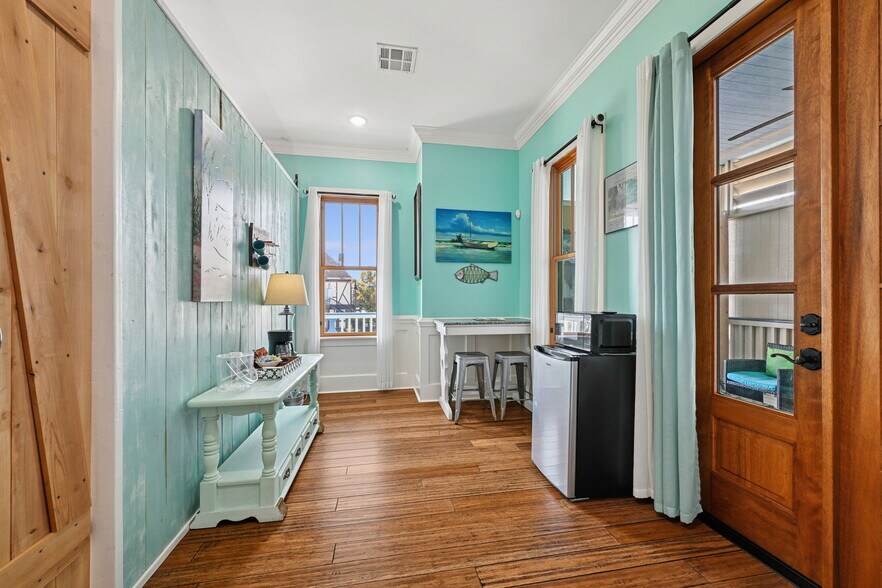 More Photos Of 124 Lafitte St, Mandeville Hospitality For Sale