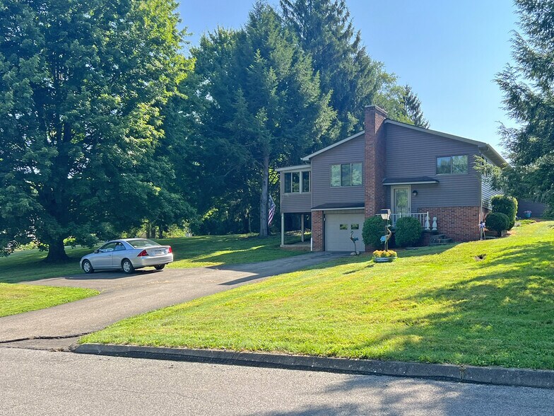 More Photos Of 27 Quartermile Rd, Greenville Multifamily For Sale
