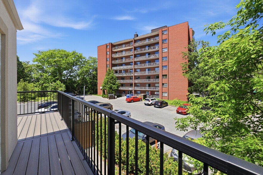 More Photos Of 58 King St W, Hamilton Office For Sale