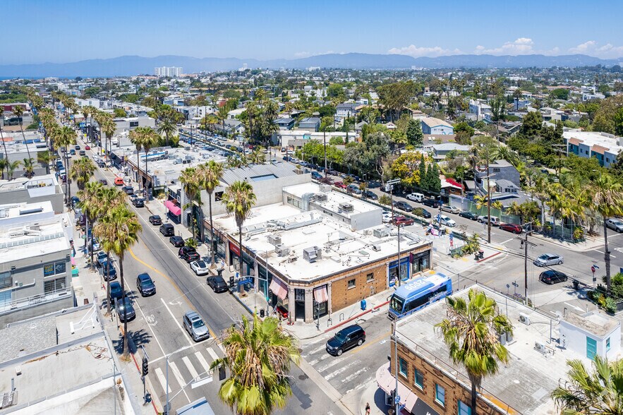 More Photos Of 1354-1358 Abbot Kinney Blvd, Venice Storefront Retail Office For Lease