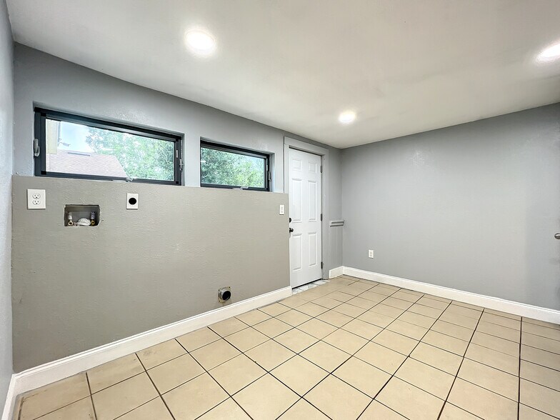 More Photos Of 1906 Murdock Blvd, Orlando Office For Lease