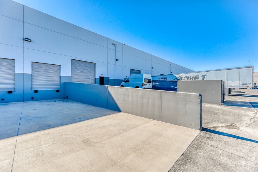 More Photos Of 7725 Commercial Way, Henderson Warehouse For Lease