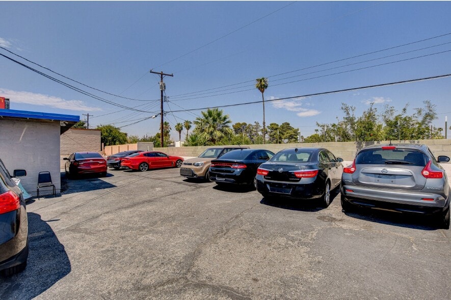 More Photos Of 1580 E Sahara Ave, Las Vegas General Retail For Sale