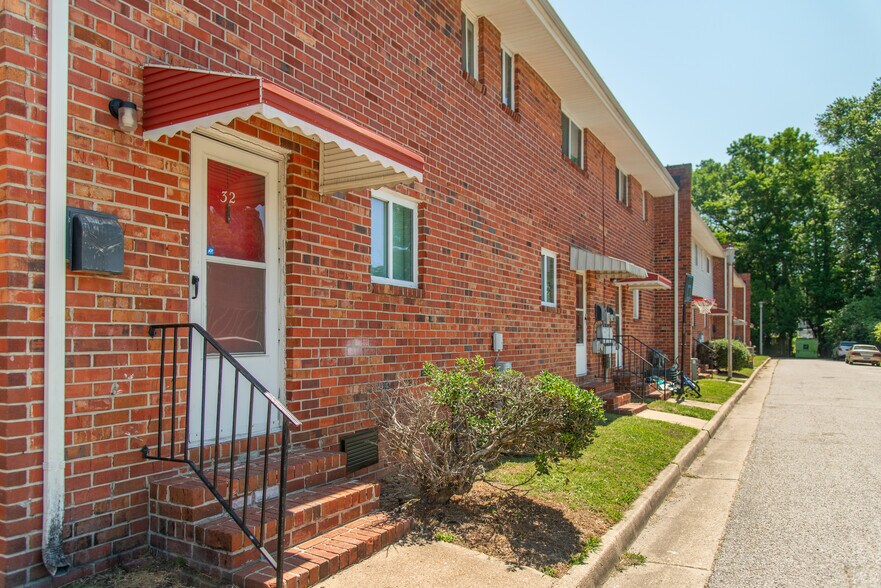 More Photos Of 1625 W Pembroke Ave, Hampton Apartments For Sale