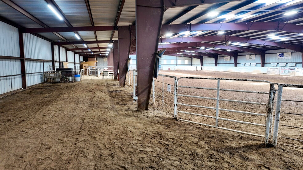 More Photos Of 99 Stacks Dr, Damascus Horse Stables For Sale