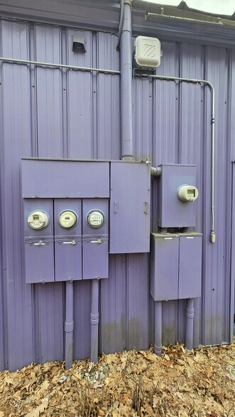 More Photos Of 380 E Main St, Milford Freestanding For Sale