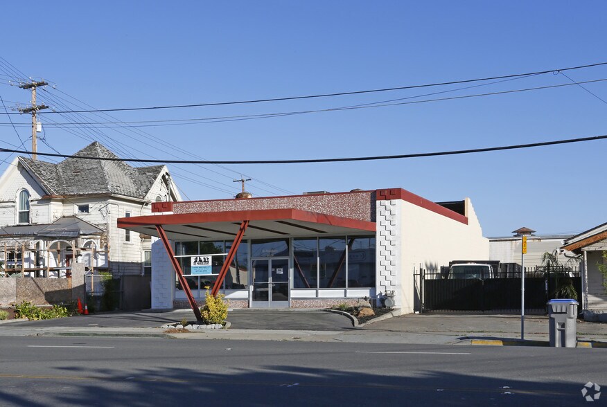 More Photos Of 585 W Hedding St, San Jose Service For Sale