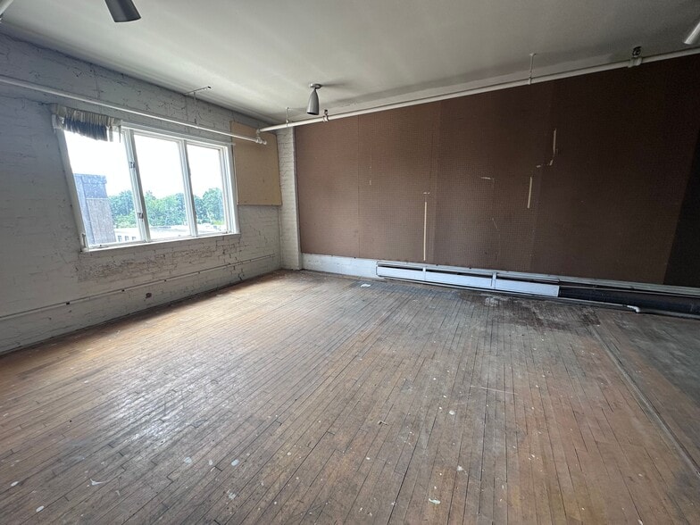 More Photos Of 123 S Union St, Traverse City Freestanding For Sale