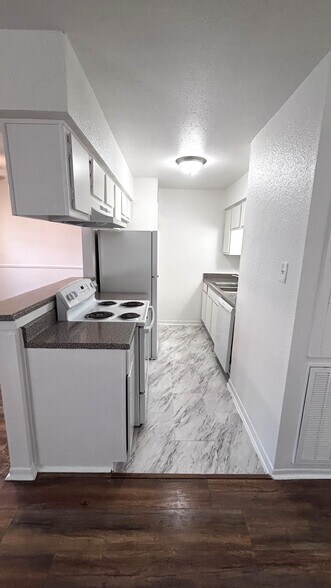 More Photos Of 1004 S Hill St, Alvin Apartments For Sale