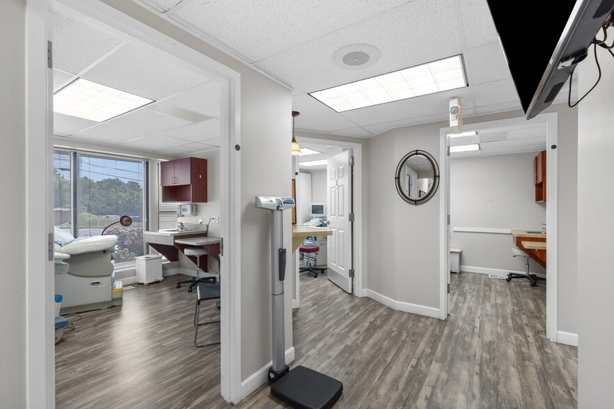 More Photos Of 10131-10137 West Florissant Ave, Saint Louis Office For Sale