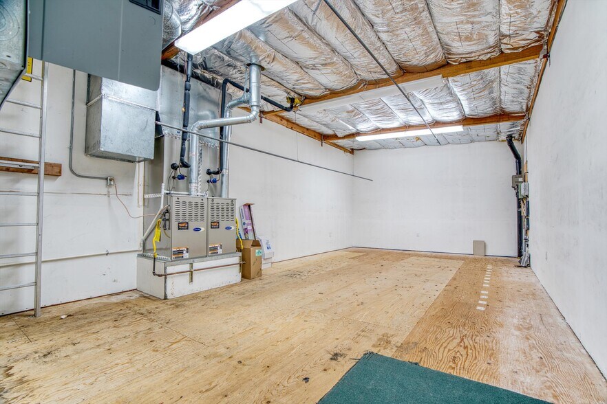 More Photos Of 1125 W Steele Ln, Santa Rosa Freestanding For Lease