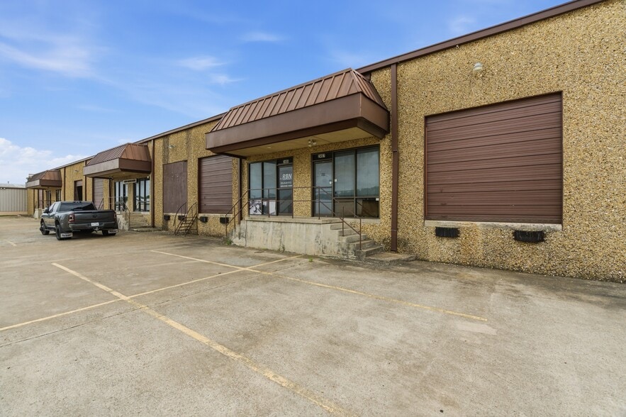 More Photos Of 2457 NW Dallas St, Grand Prairie Light Distribution For Sale