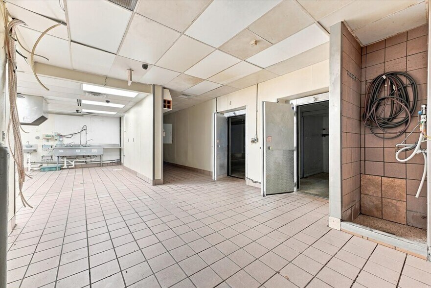 More Photos Of 1410 N Broadway St, Red Oak Fast Food For Lease
