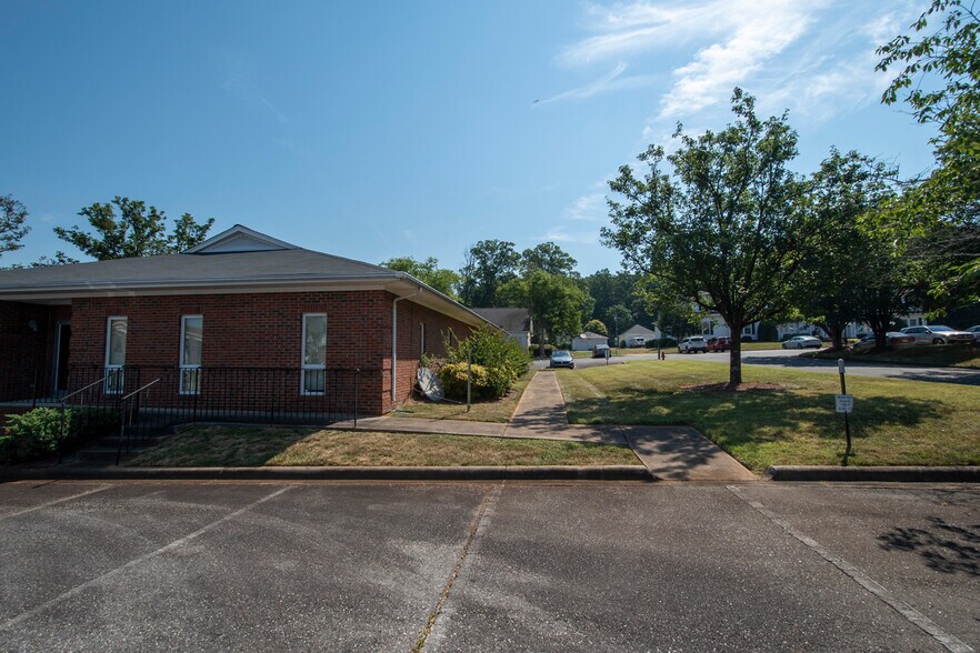 More Photos Of 504 S New Hope Rd, Gastonia Office For Lease