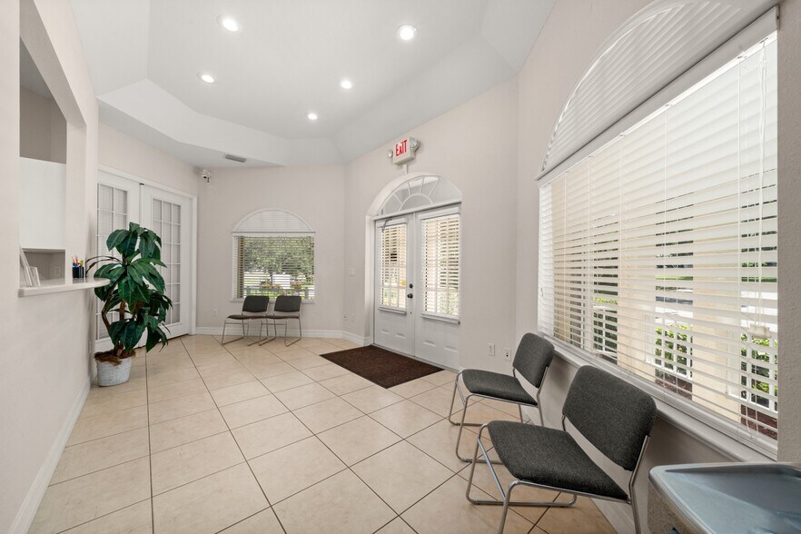 More Photos Of 405 W Interlake Blvd, Lake Placid Office For Sale