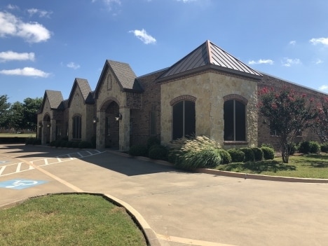 Primary Photo Of 200 S 14th St, Midlothian Medical For Sale