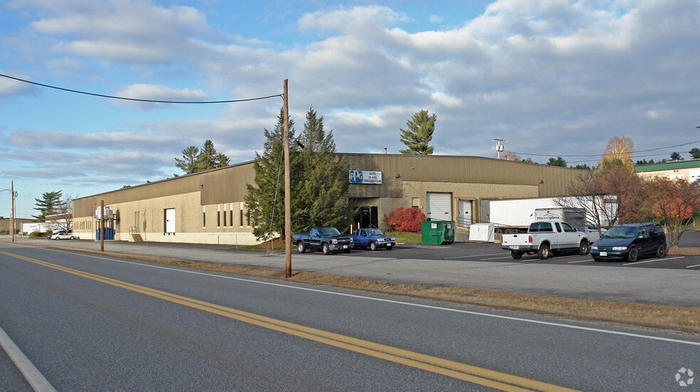 More Photos Of 15-17 Tinker Ave, Londonderry Warehouse For Lease
