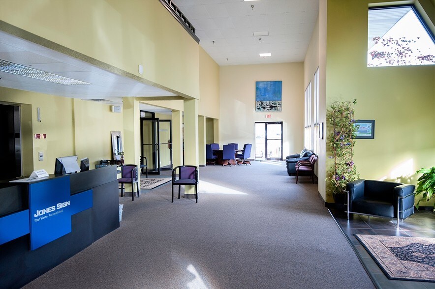 More Photos Of 400 Mack Dr, Croydon Flex For Lease