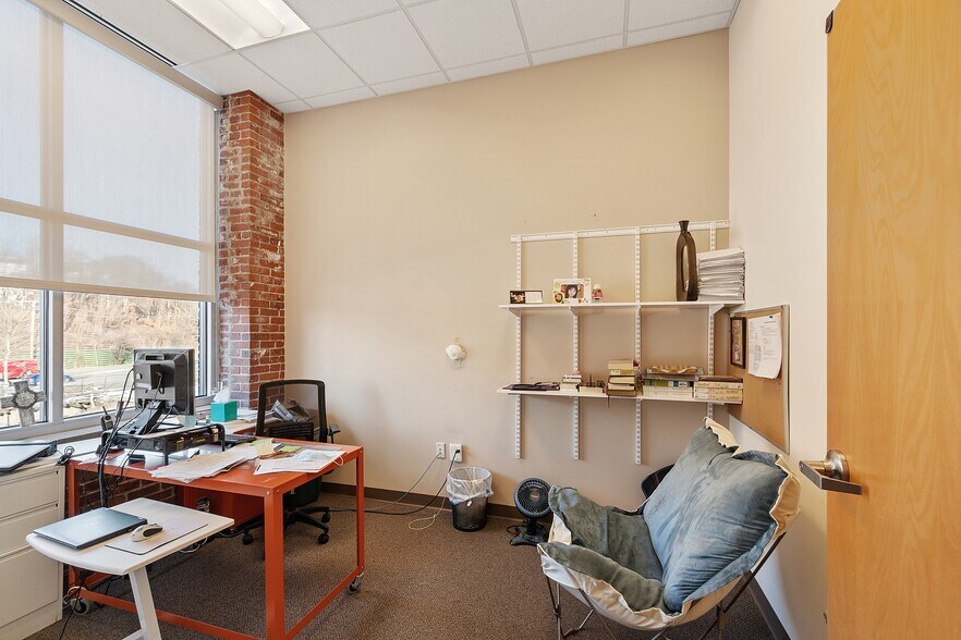 More Photos Of 25 Marston St, Lawrence Medical For Sale