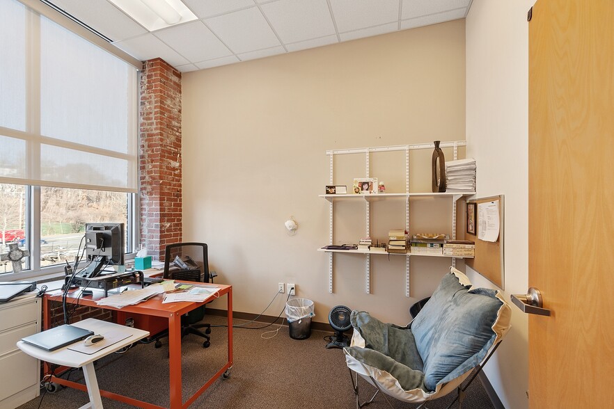 More Photos Of 25 Marston St, Lawrence Medical For Sale