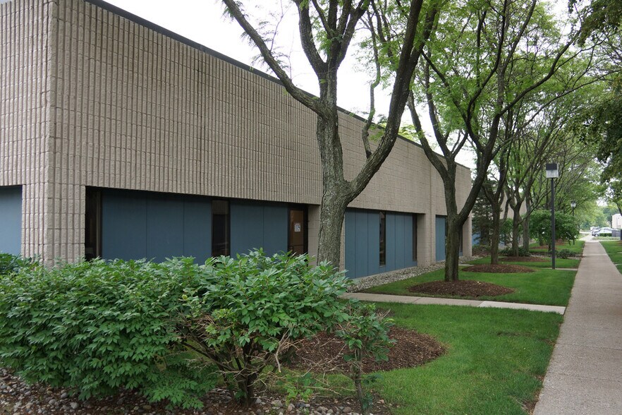 More Photos Of 14115 Farmington Rd, Livonia Unknown For Lease