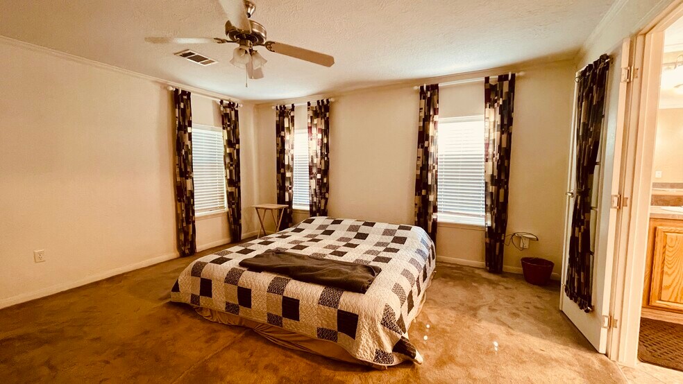 More Photos Of 1613 W San Antonio St, Marfa Specialty For Sale