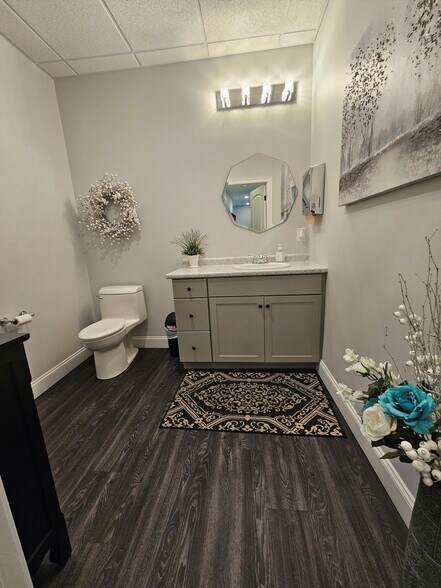 More Photos Of 1794 Bridge St, Dracut Storefront For Sale