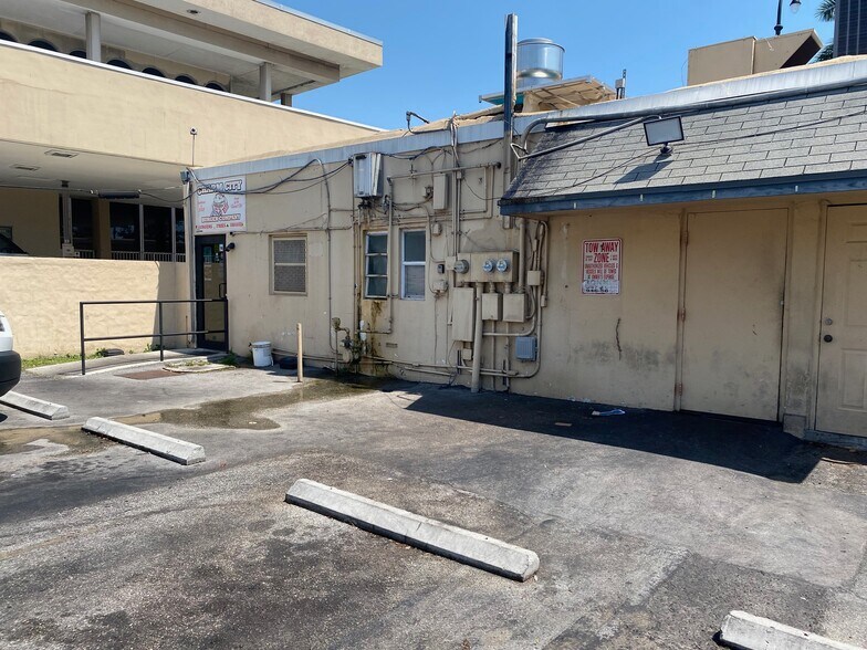 More Photos Of 1136-1140 E Hillsboro Blvd, Deerfield Beach General Retail For Sale