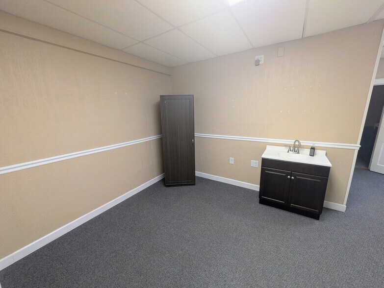 More Photos Of 195 W Statesville Ave, Mooresville Freestanding For Sale