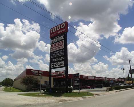 More Photos Of 7000 North Fwy, Houston Storefront For Lease