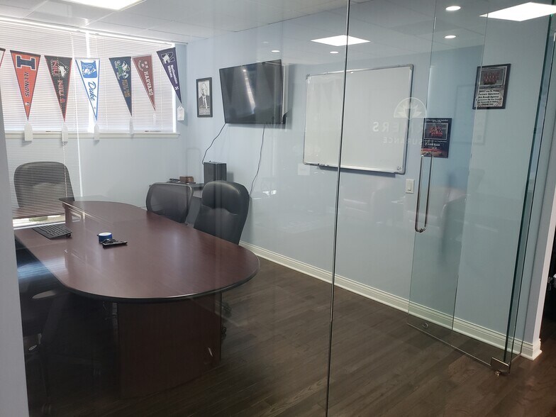 More Photos Of 710 Higgins Rd, Park Ridge Office Residential For Lease