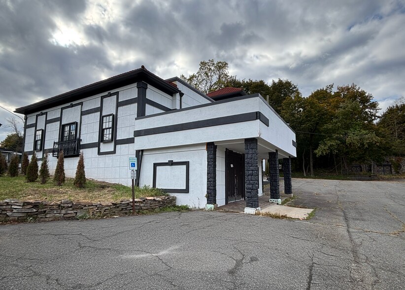 Primary Photo Of 30 Pompton Ave, Cedar Grove Restaurant For Sale