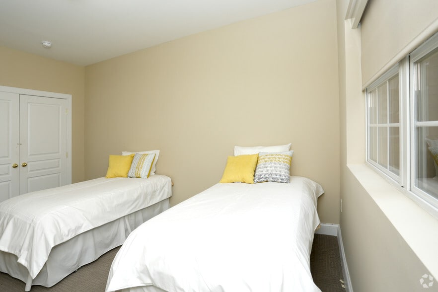 More Photos Of 415-419 Cedar Bridge Ave, Lakewood Apartments For Lease