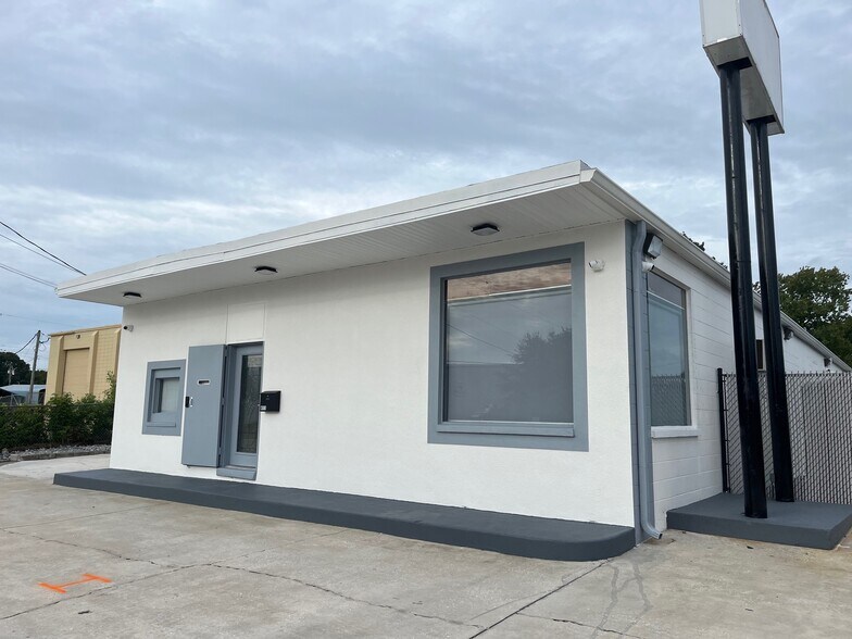 More Photos Of 411 Clearlake Rd, Cocoa Service For Lease