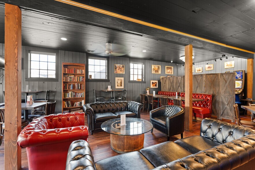 More Photos Of The Toasted Barrel, Grants Pass Restaurant For Sale