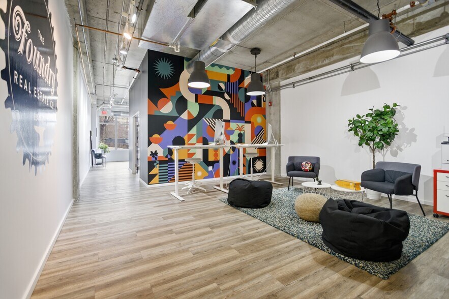 More Photos Of 9411 98 Av NW, Edmonton Office For Sale