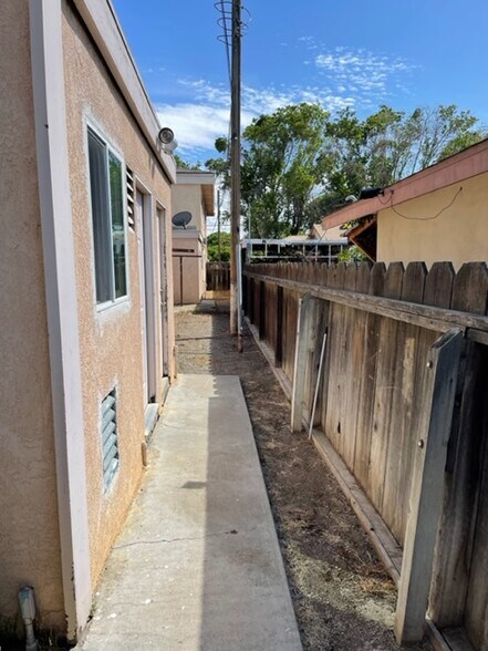 More Photos Of 218 W K St, Los Banos Apartments For Sale