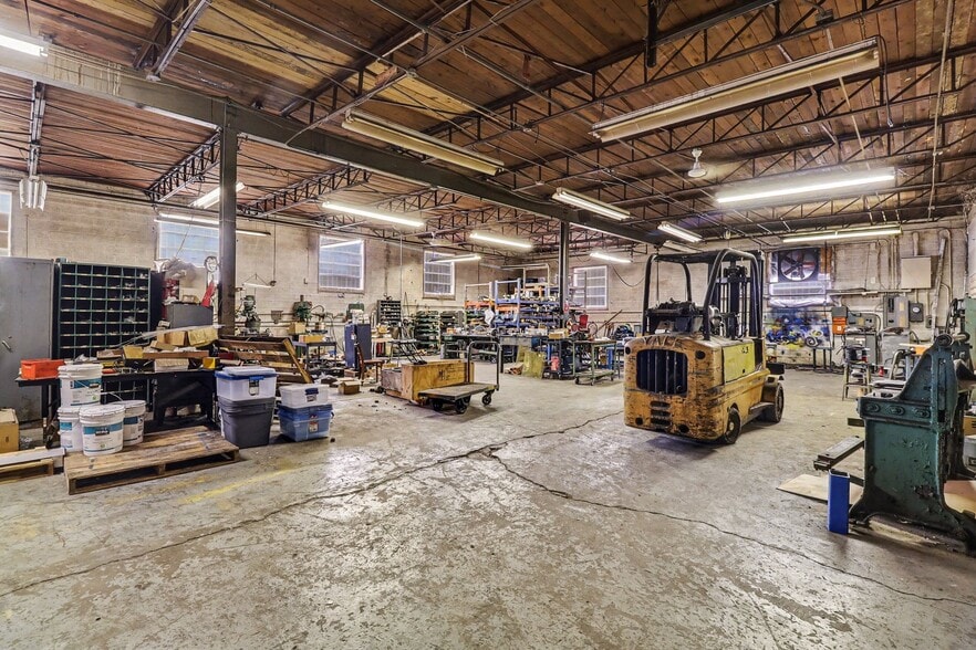 More Photos Of 20210 Sherwood St, Detroit Warehouse For Sale