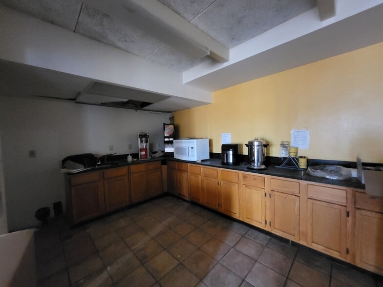More Photos Of 7350 N Hanley Rd, Hazelwood Hotel For Sale