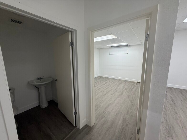 More Photos Of 4907 NW Industrial Dr, San Antonio Warehouse For Lease