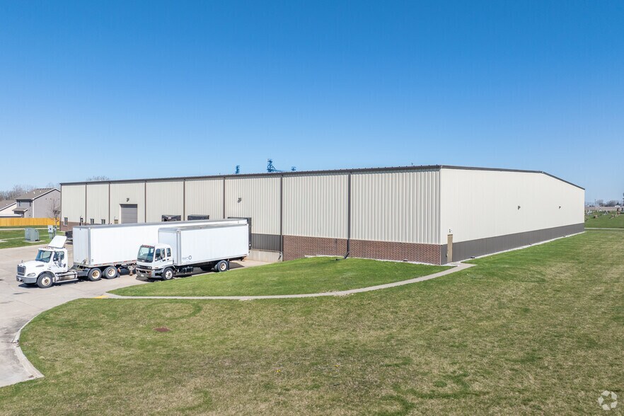 More Photos Of 319 Washington Ave, Bondurant Warehouse For Sale