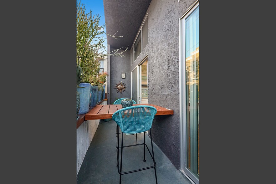 More Photos Of 472 Rosecrans Ave, Manhattan Beach Apartments For Sale