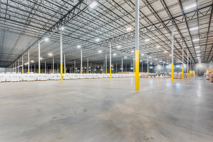 More Photos Of 192 Woodlawn St, Belmont Warehouse For Lease