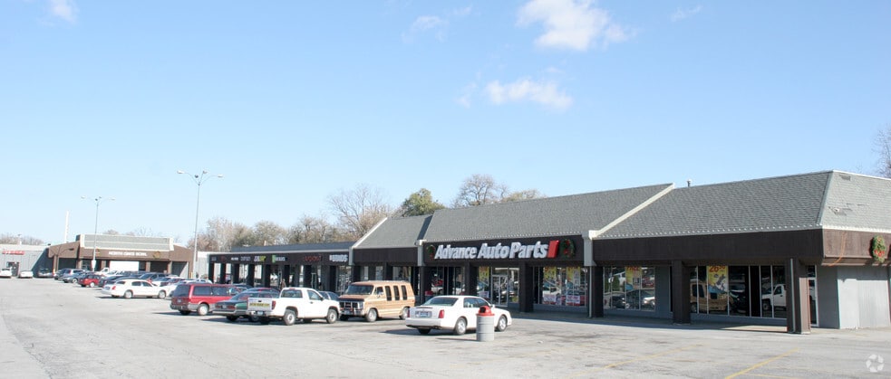 More Photos Of 23-91 N Oaks Plz, Saint Louis Unknown For Lease